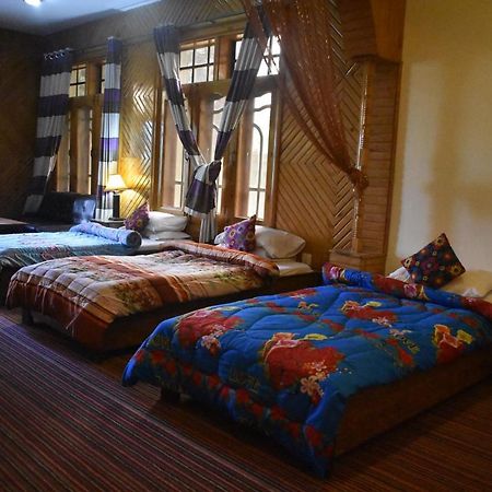 Cozy Lodge Gilgit Bagian luar foto