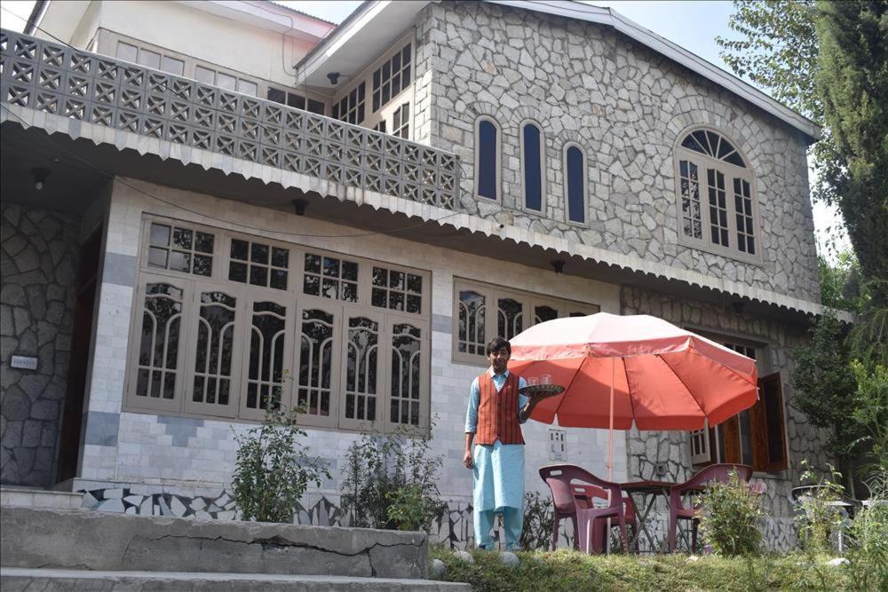 Cozy Lodge Gilgit Bagian luar foto