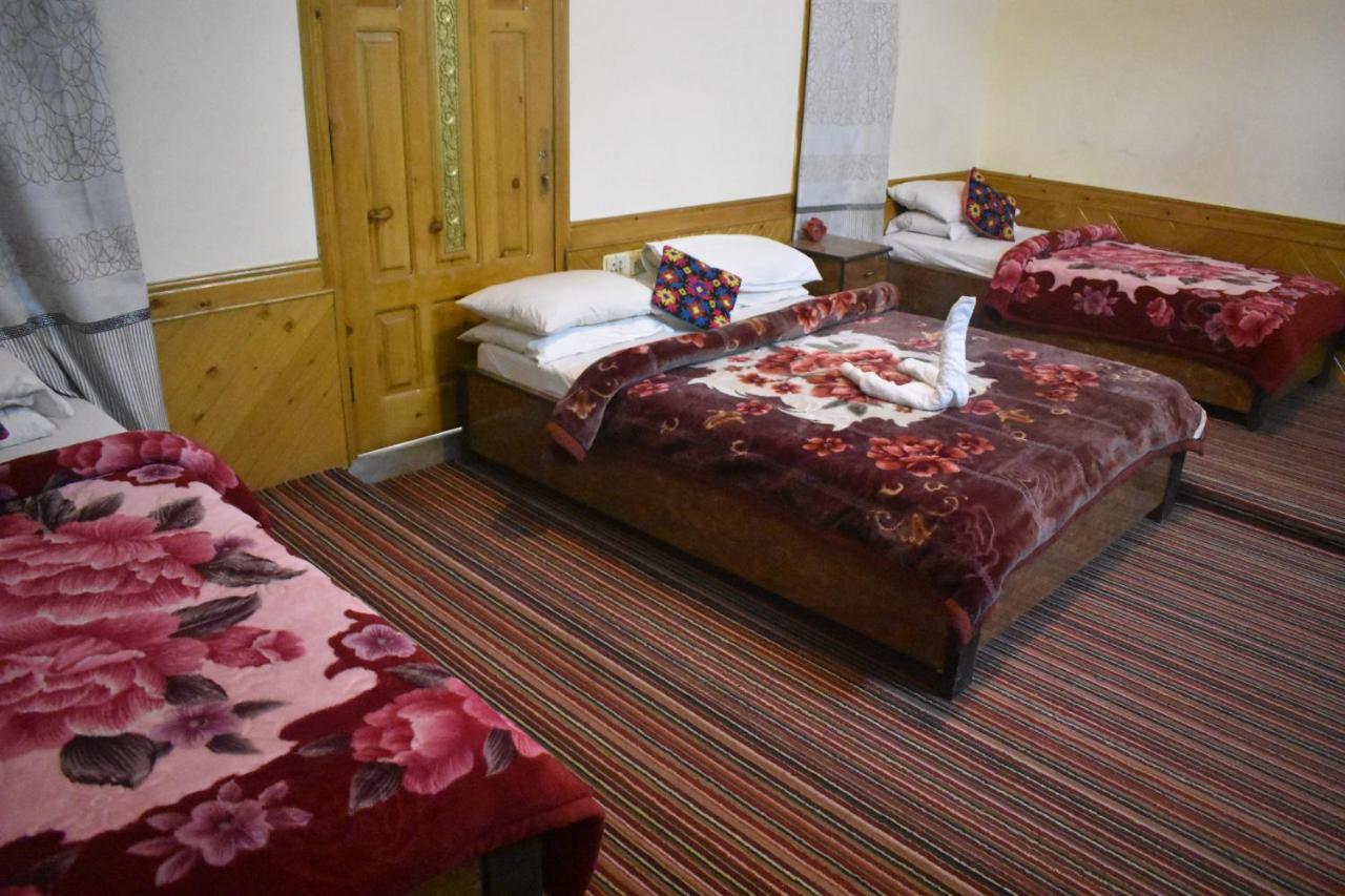 Cozy Lodge Gilgit Bagian luar foto