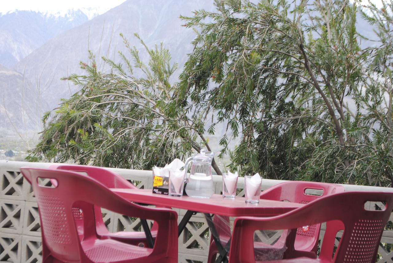 Cozy Lodge Gilgit Bagian luar foto