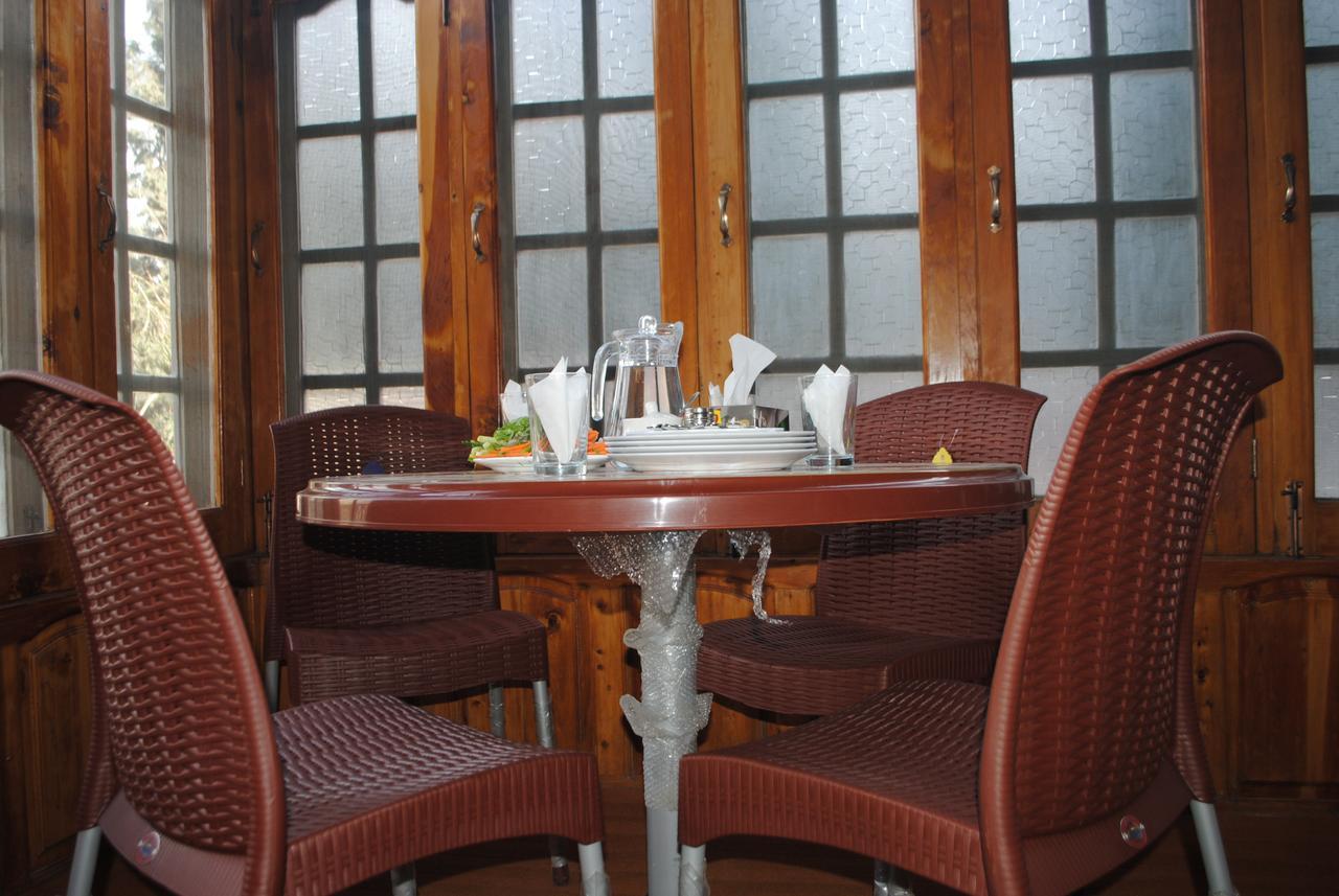 Cozy Lodge Gilgit Bagian luar foto