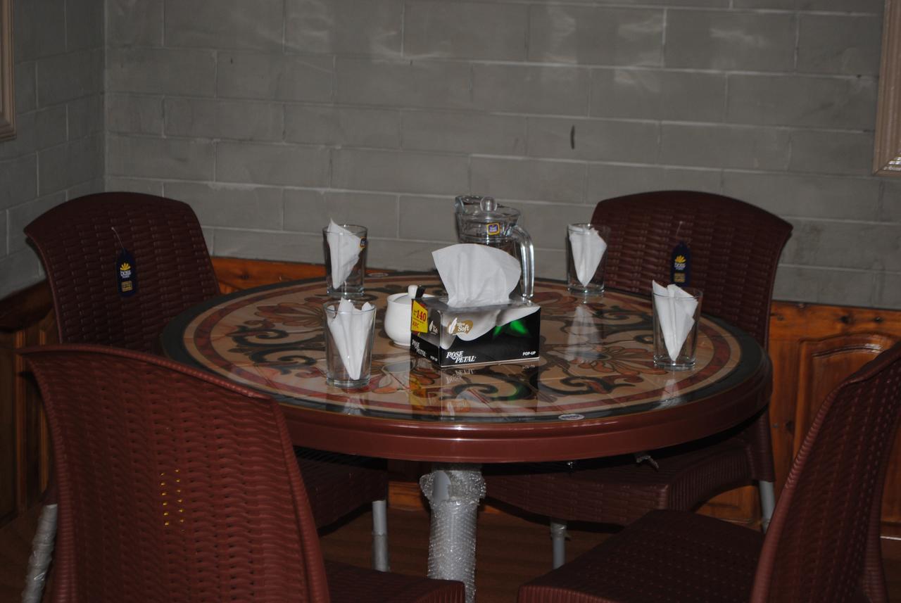 Cozy Lodge Gilgit Bagian luar foto